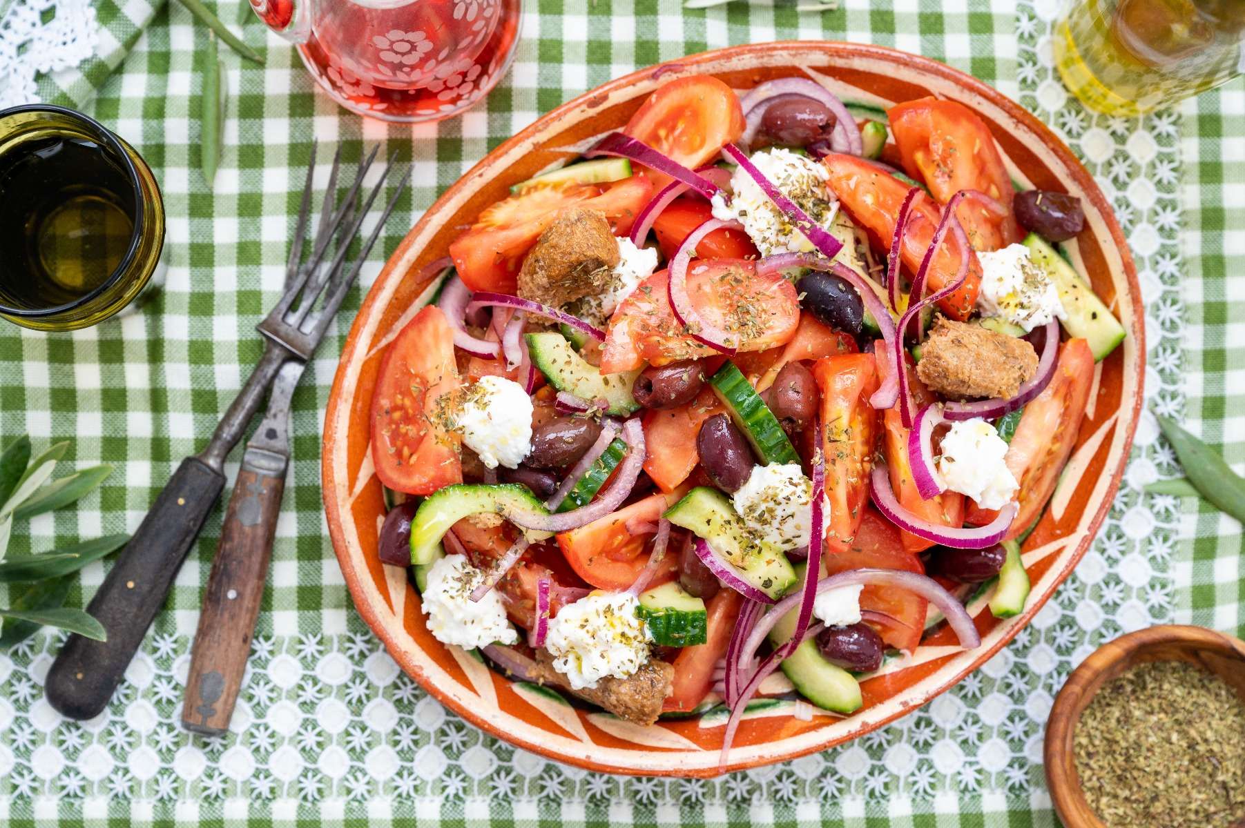 GREEK SALAD WITH DAKOS